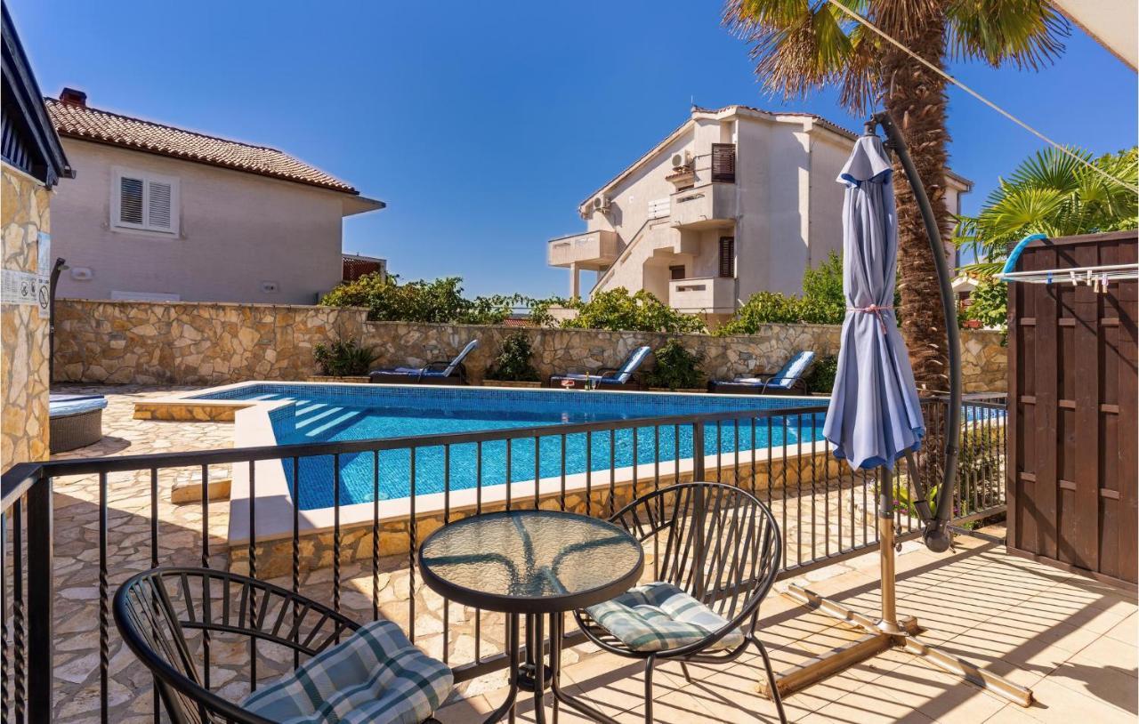 Cozy Apartment In Krk With Kitchen كرك المظهر الخارجي الصورة
