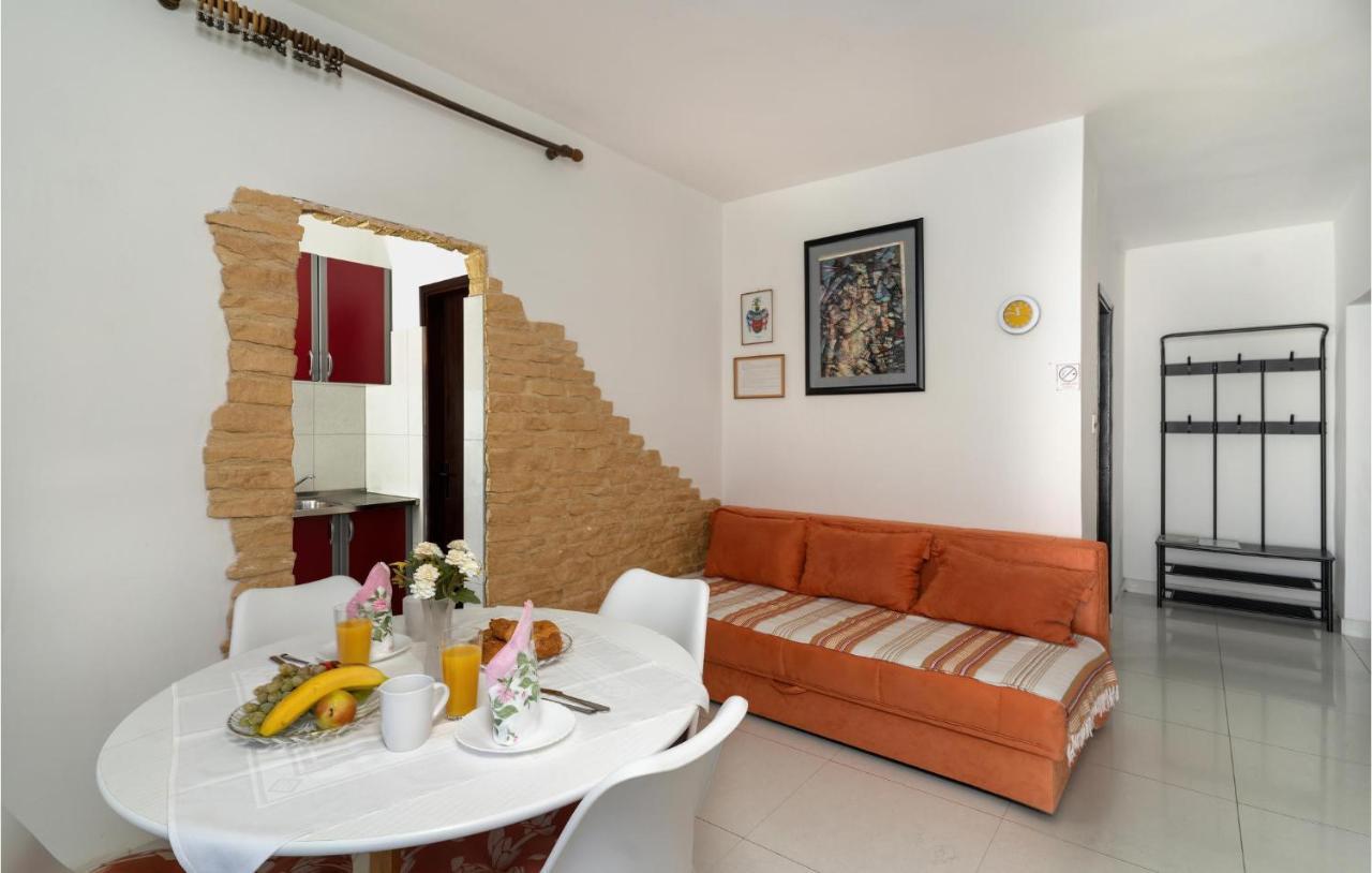 Cozy Apartment In Krk With Kitchen كرك المظهر الخارجي الصورة